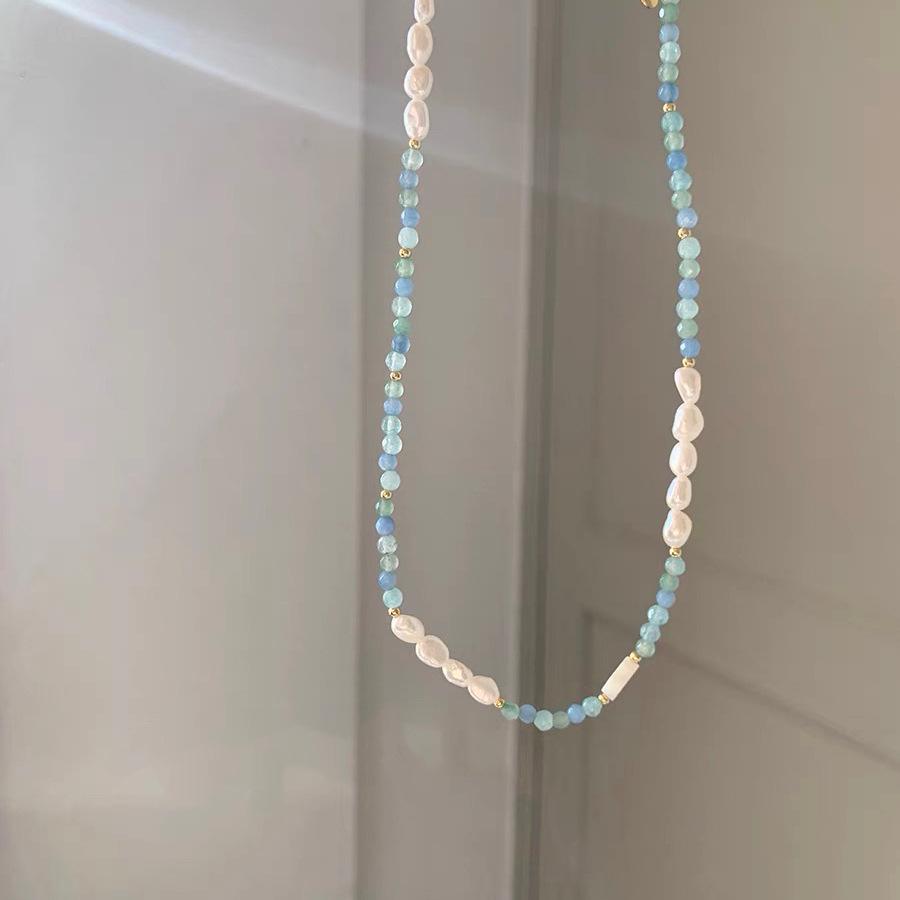 Collier d'été frais bleu-vert avec aigue-marine, nacre et perles d'eau douce