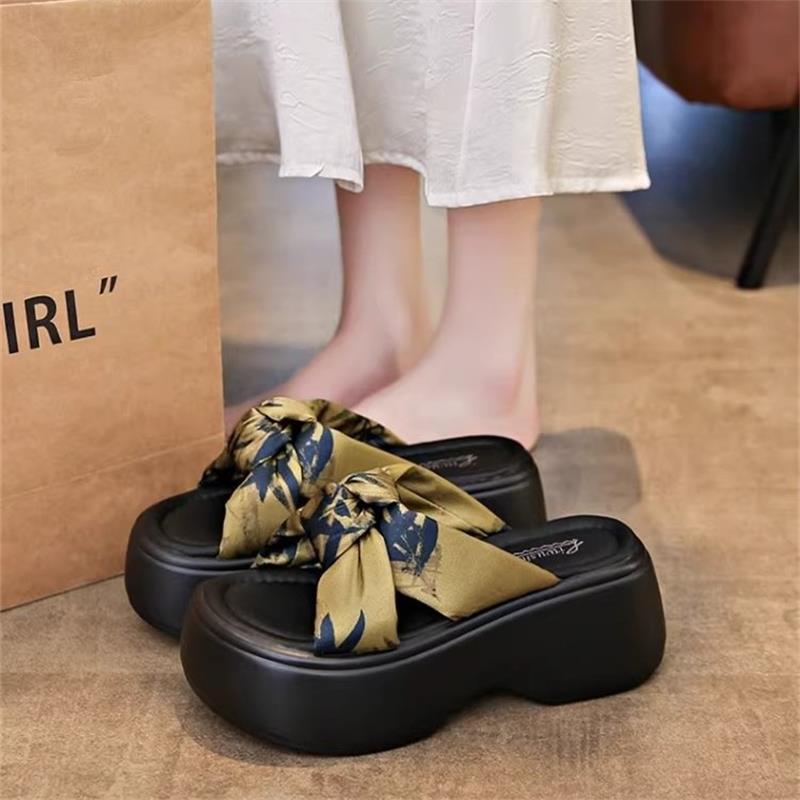 Thick-soled heightening slippers women's outer wear 2025 new national style women's one-word sandals with skirts casual beach shoes