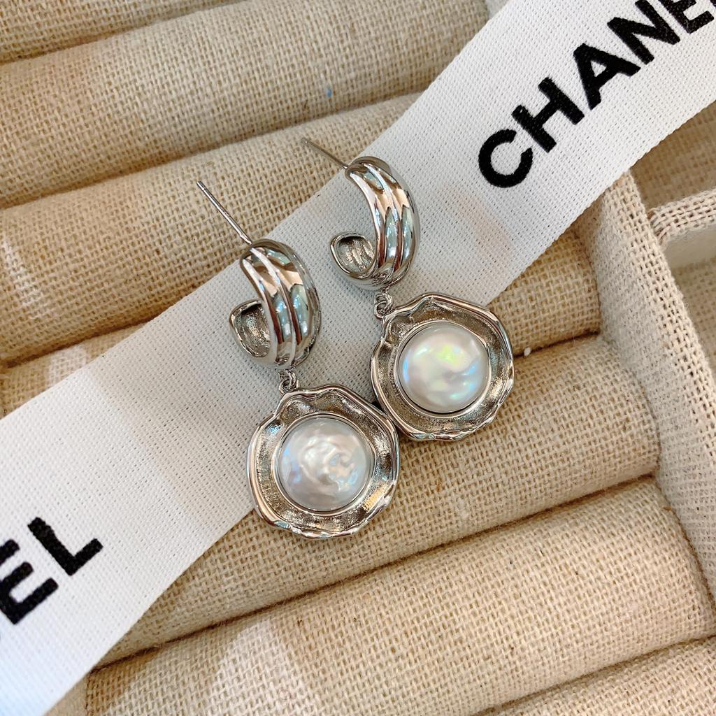 French High-End Temperament Elegant Baroque Pearl Hand-Carved Medieval Design Earrings Earrings Women