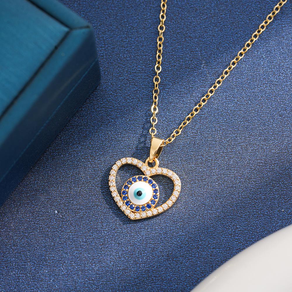 Niche Fashion Titanium Steel Heart Necklace - Lightweight Cross-border Banquet & Wedding Clavicle Chain for Women, Versatile Celebrity-Inspired Design