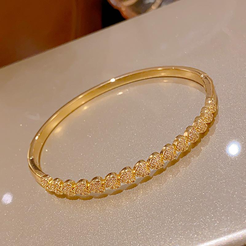 Love Buckle Bracelet, Light Luxury and High-end Bracelet, Fashionable and Simple Niche Hand Jewelry for Women