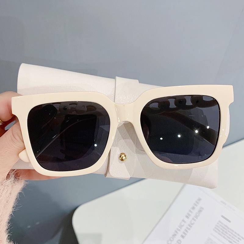 Retro Square Chain Sunglasses - 2022 Women s Street Style by Xiaohongshu