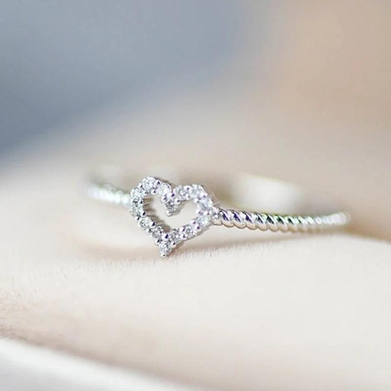 Huitan Exquisite Liebesringe für Damen Schlichte Hochzeitsaccessoires Modische Damenringe Alltagstaugliche Schicke Schmuckstücke Ausgefallenes Geschenk für Mädchen