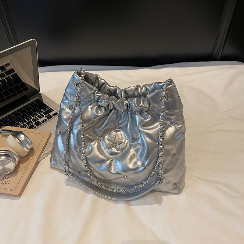 Large-capacity diamond chain oblique span bag women's 2025 summer new fashionable high-value shoulder bag trendy diamond-encrusted bag