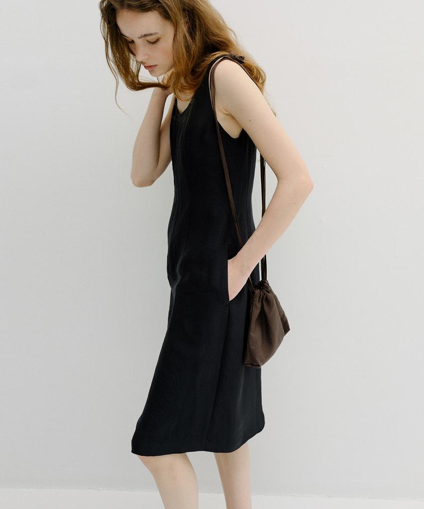 Beullaengkeu03 Classic Silky Midi Dress (Black)