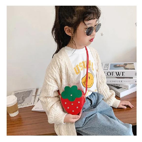 Nuova borsa per bambini Cartone animato Principessa Ragazza Bambina carina Borsa a tracolla a forma di fragola Moda Borsa per bambine straniere Regalo di Natale