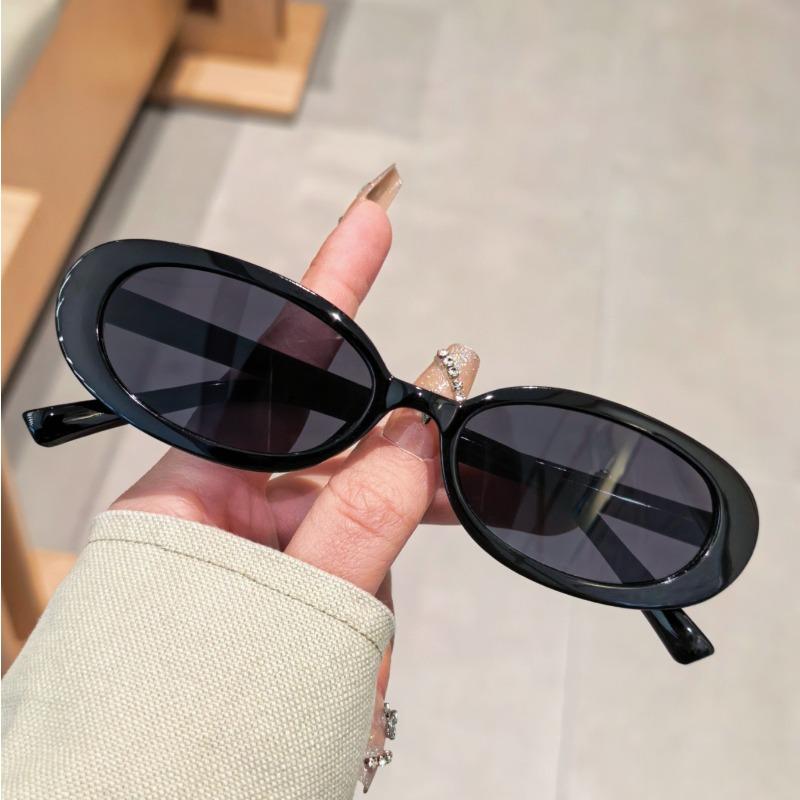 1pc Vintage Fashionable Small Frame Oval Shaped Plastic Sunglasses Outdoor Travel Beach Holiday