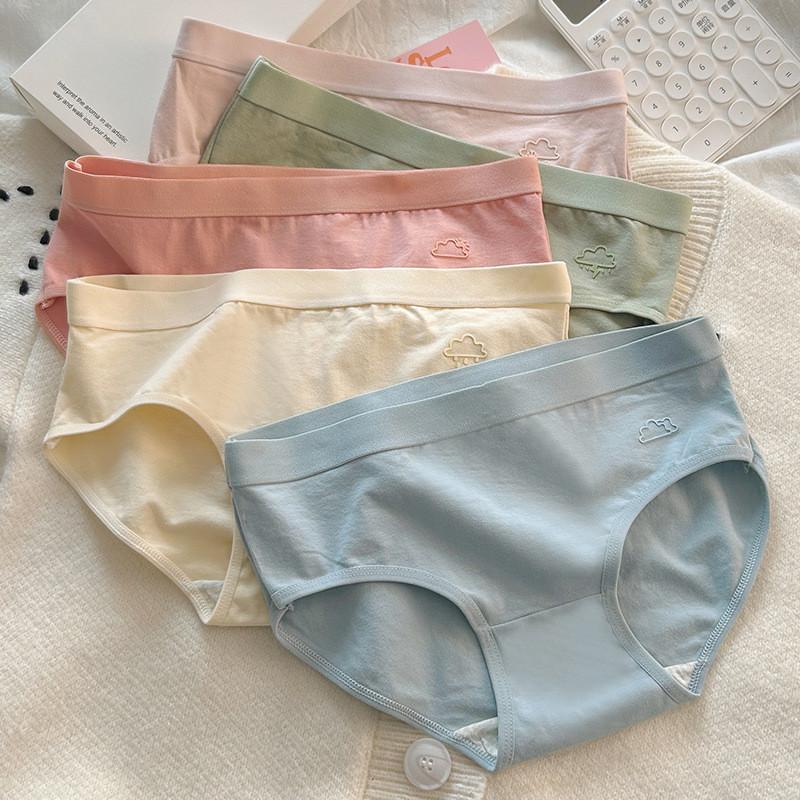 Comfortable Cotton Women's Underwear With Simple Weather Patterns And Breathable Fabric For Everyday Use