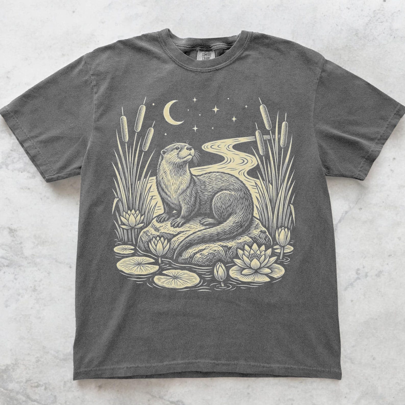 Vintage Otter Nature Shirt, Night Pond Otter Tee, Wildlife Illustration Shirt, River Otter Art Tee, Nature Lover Gift M
