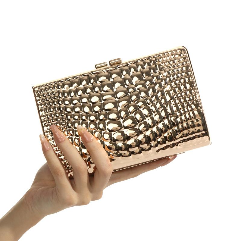 

Snake Skin Pattern Metal Fashionable Clutch Bag with Corssbody Chain Versatile Gold Evening Bag Formal Dress Matching Handbag