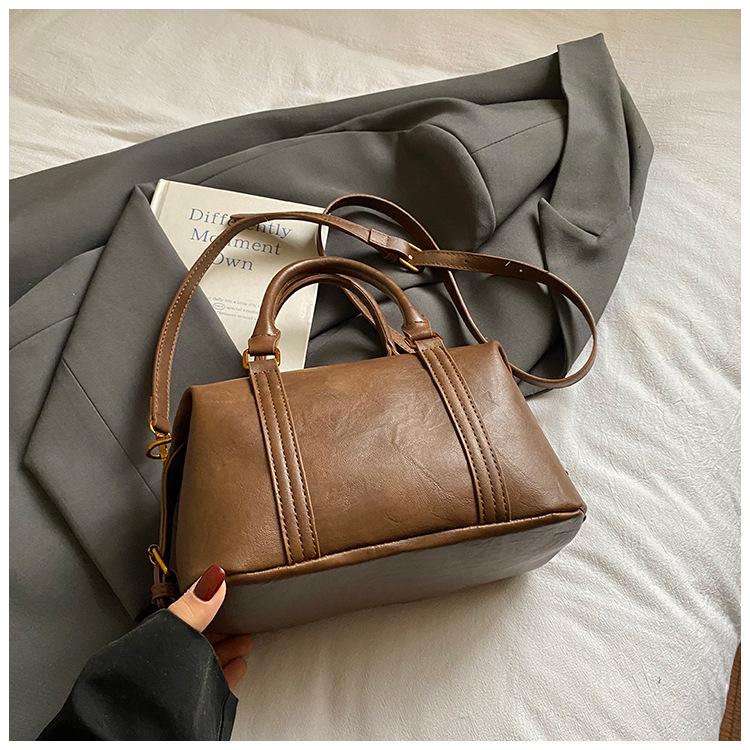 Premium retro Maillard brown small bag women's 2025 new fashion versatile messenger bag portable pillow bag