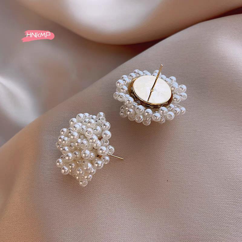 1Pair Women's Gentle White Pearl Flower Stud Earrings High-End Ear Clip for Wedding Party Jewelry Accessory Gift