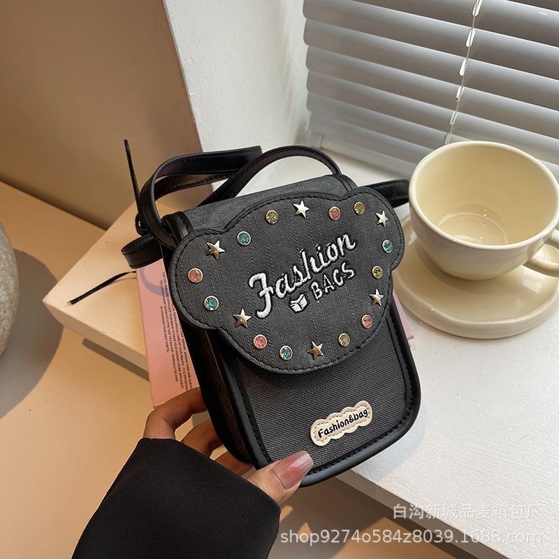 

Manufacturer s popular mobile phone bag fashionable small bag women s bag 2025 new trendy and popular messenger small square bag чорний