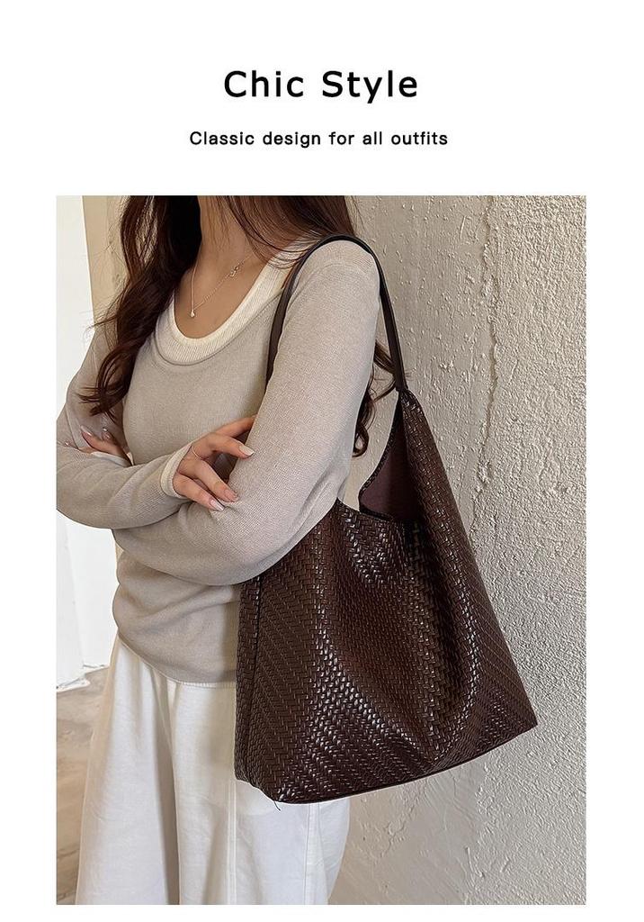 Korean Designer Large-Capacity 2026 Tote Bag: Stylish, Personalized, Women’s Fashion for Commuting - Wear As Shoulder or Crossbody.
