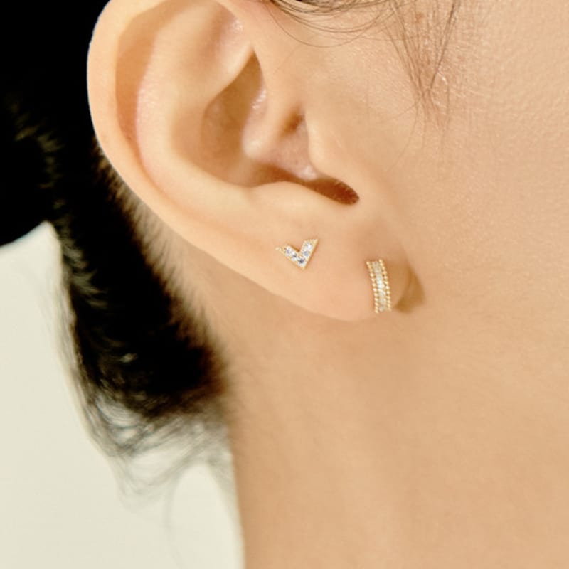 LUNNE 14k V Dense Q Stud Earrings (14k Gold) #Cap06