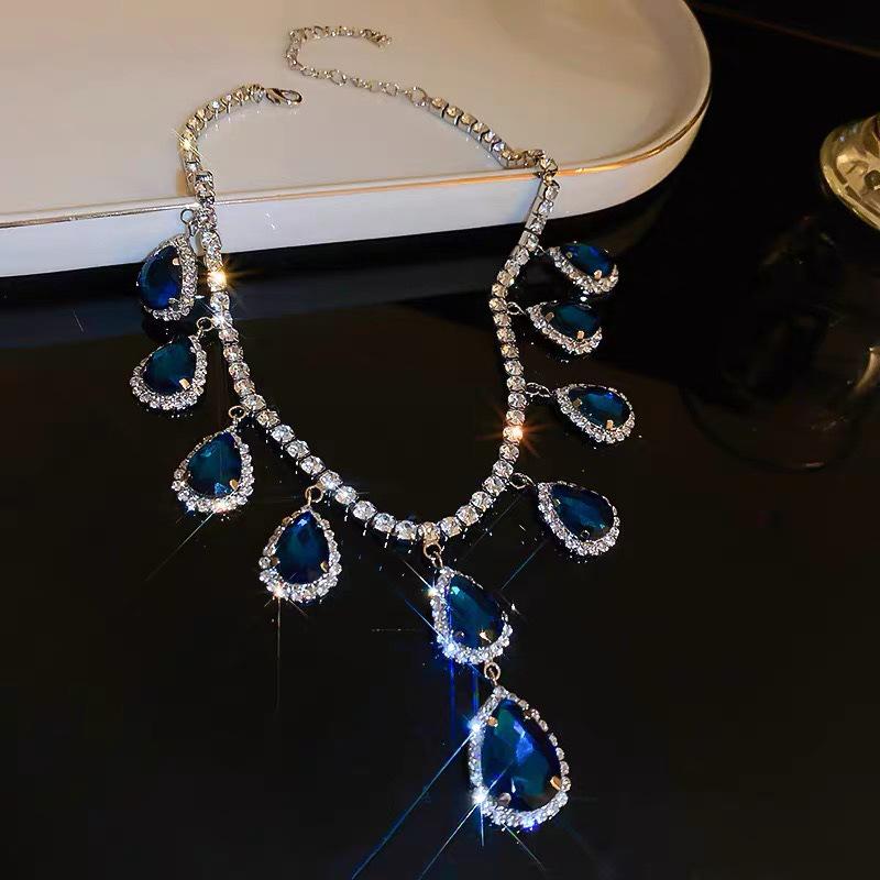 Elegant Rhinestone Flower Tassel Necklace for Women - Stylish Geometric Water Drop Design