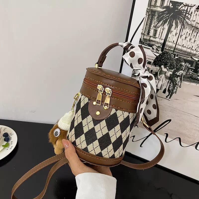 Handmade Woven Bucket Bag - Summer Small Crossbody & Shoulder Bag for Girlfriend or Bestie