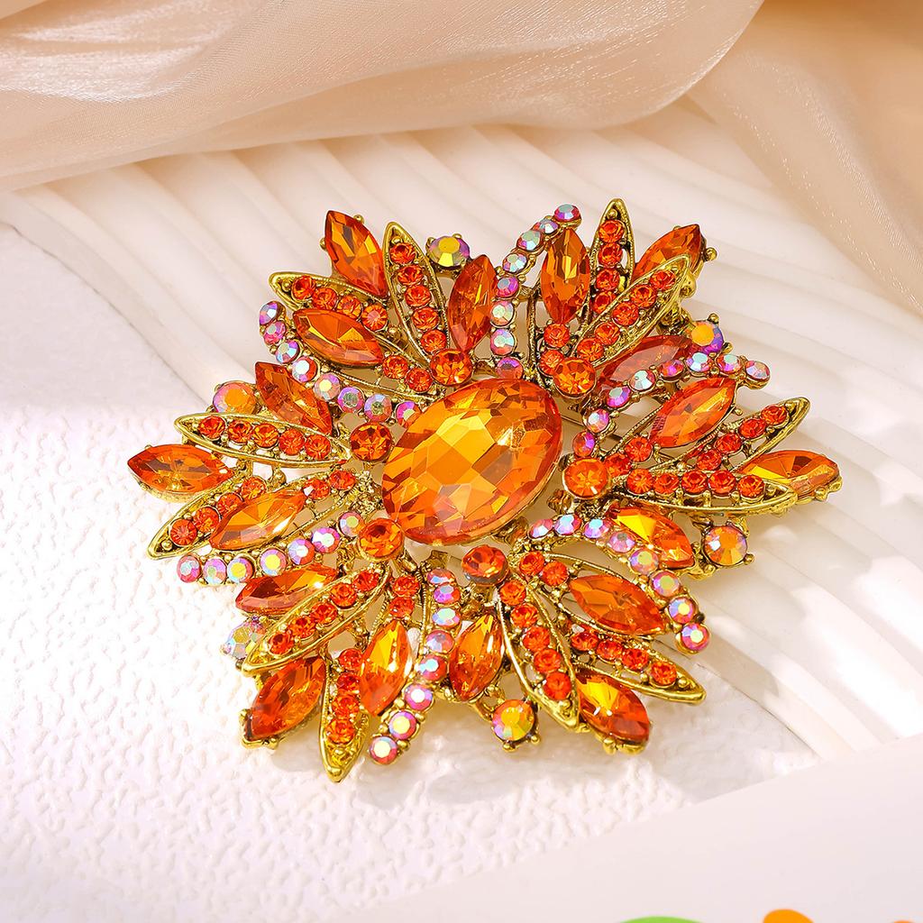 Luxury Vintage Crystal Flower Brooch for Women, Elegant and Fashionable Wedding Dress Accessory, Floral Headpiece Decoration