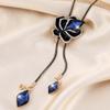 Elegante Catena per Maglione con Frange in Cristallo a Forma di Fiore di Rosa Blu con lo Stesso Temperamento Lunga Collana Accessori