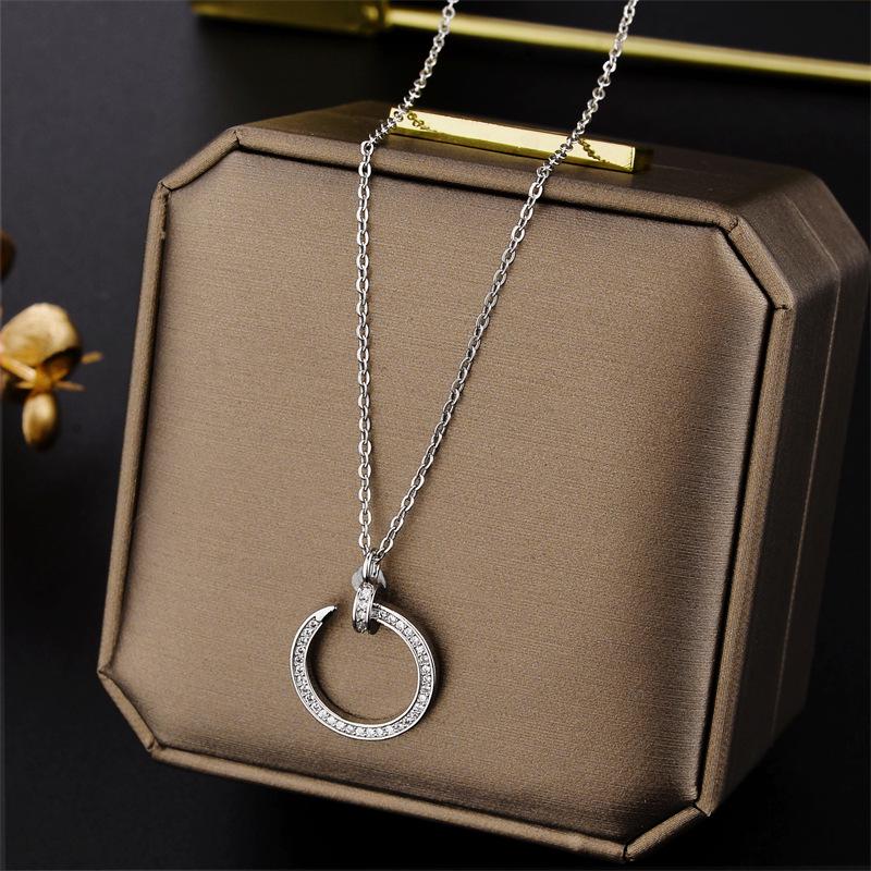 Elegant Colorfast 18K Rose Gold Necklace with Swan & Four-Leaf Clover Charm