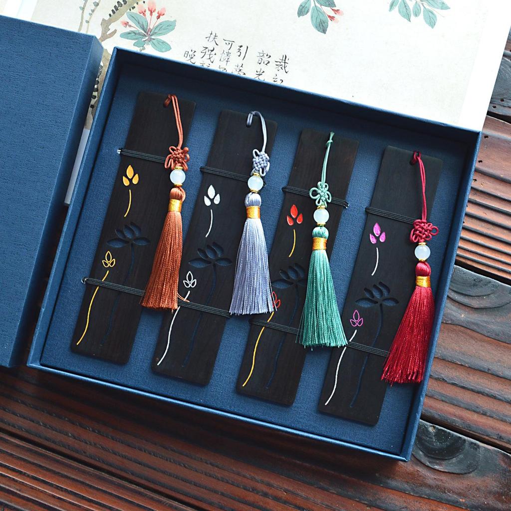 Ancient Sandalwood Lotus Bookmark: Gold-Painted Silver Openwork Creative Souvenir for Graduation and Back-to-School Gifts