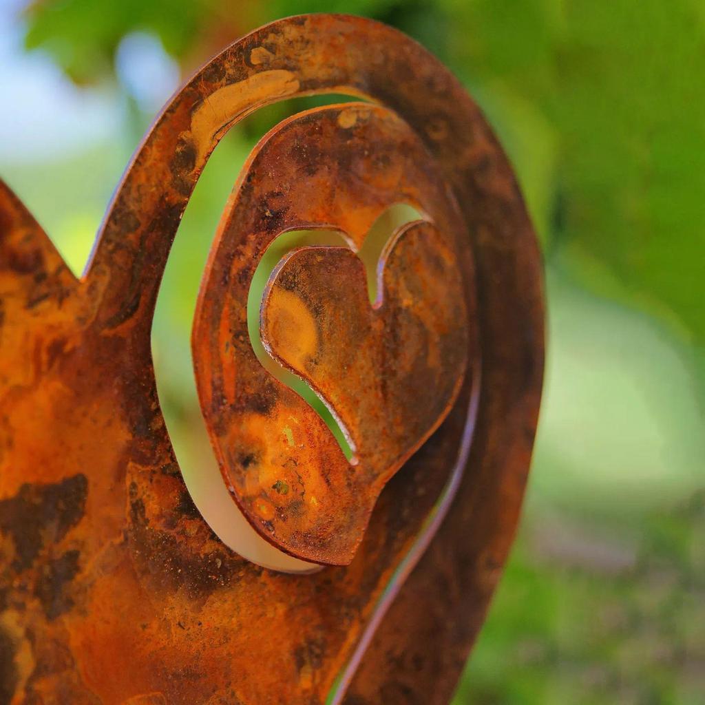 American Wrought Iron Heart-Shaped Rusted Metal Floral Garden Decoration