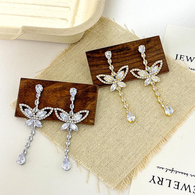 

Lügong Elegant Long Zircon Tassel Earrings: Luxury Butterfly Studs for Women золотой