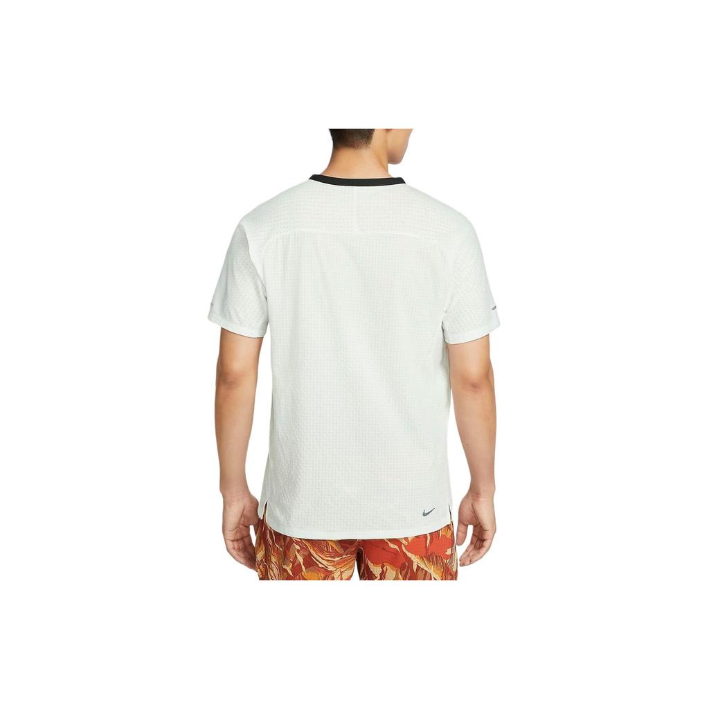 Nike Dri-FIT Trail Solar Chase Breathable, Sweat-Wicking Quick-Dry Running T-Shirt With Raglan Sleeves Men Tops Summit-White DV9306-121