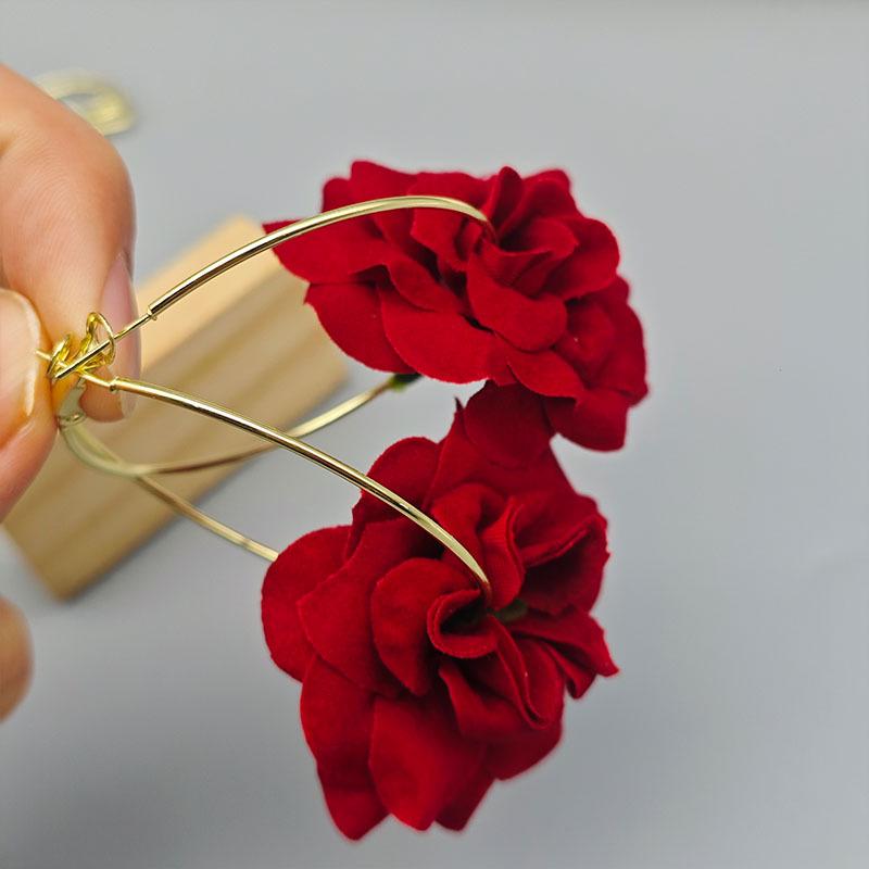 Red Rose Floral Metal Hoop Earrings: Unique, Fashionable Ear Cuffs with an Exaggerated, High-End Feel.