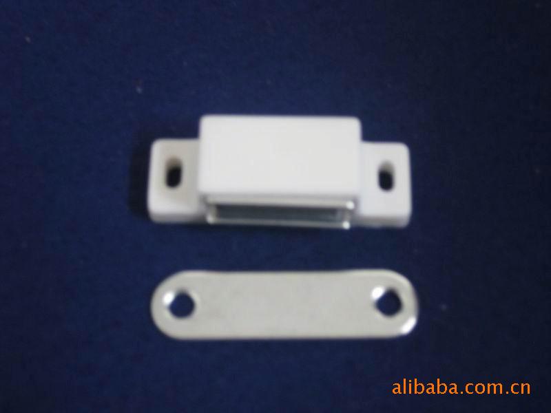 

Пластиковый фиксатор и стопор для двери с усилием притяжения 5 кг+ для кухонных шкафов