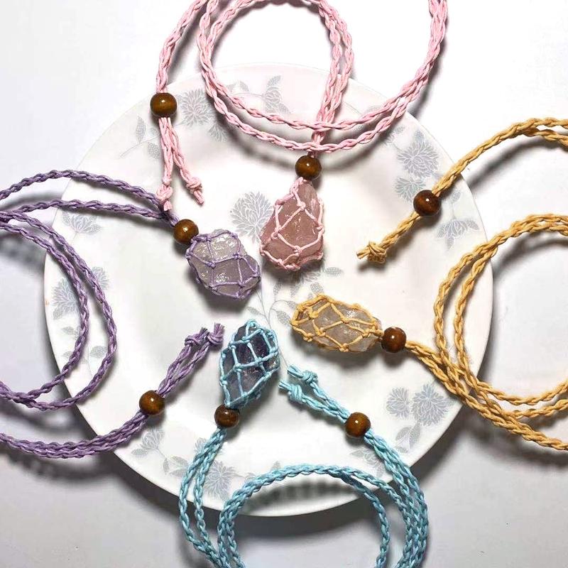 Natürlicher Kristallquarz für Roh-Netztaschen-Anhänger Kristall-Halskette Heilstein Reiki-Hängeobjekte Handwerk Mit Gewebtes Seil