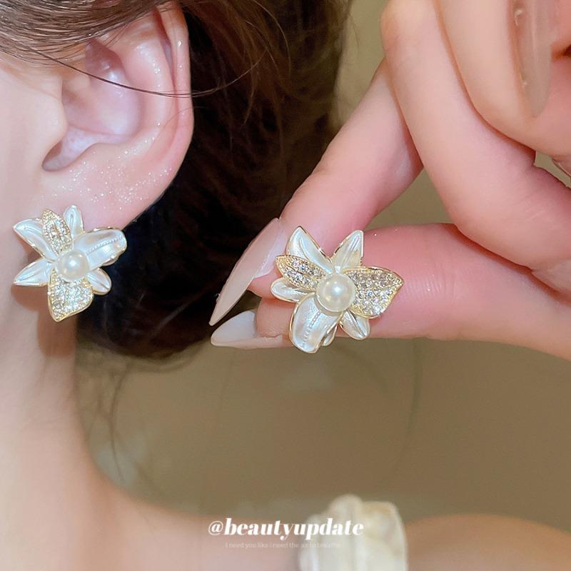 Japan and Korea series~ Silver needle super flash zircon dripping oil flower stud earrings exquisite versatile earrings sweet commuter earrings women