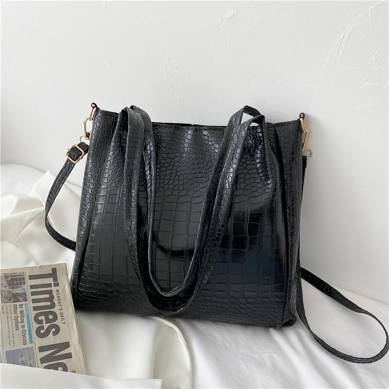 Elegant Large Capacity Shoulder Bag For Women In Trendy Street Style Pu Material