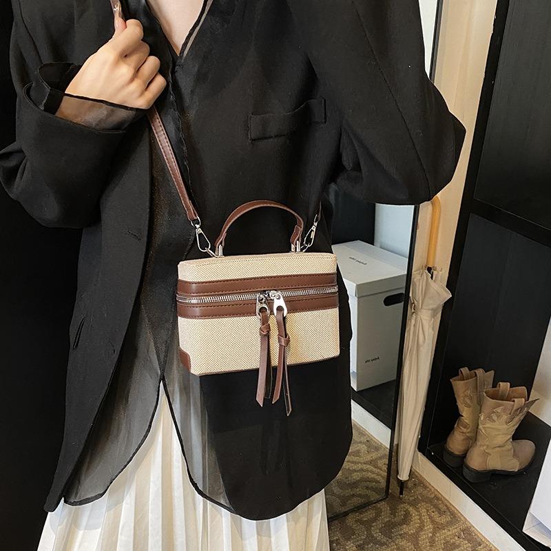 New niche design box, small square bag, storage bag, contrasting colors, trendy fashion, portable shoulder messenger bag, women