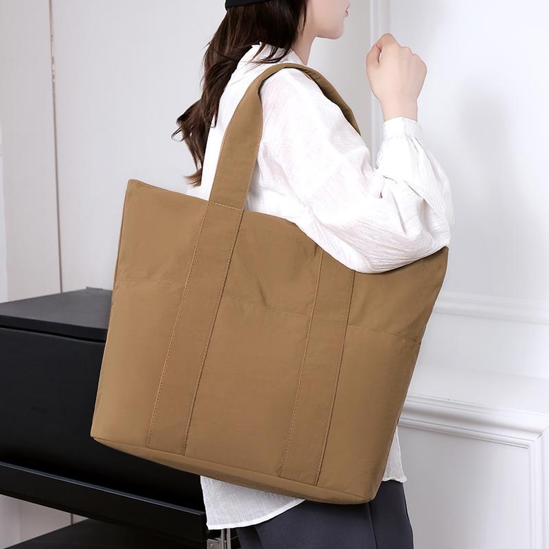 Women's Shoulder Bag Retro Large Capacity Commuter Tote Bag