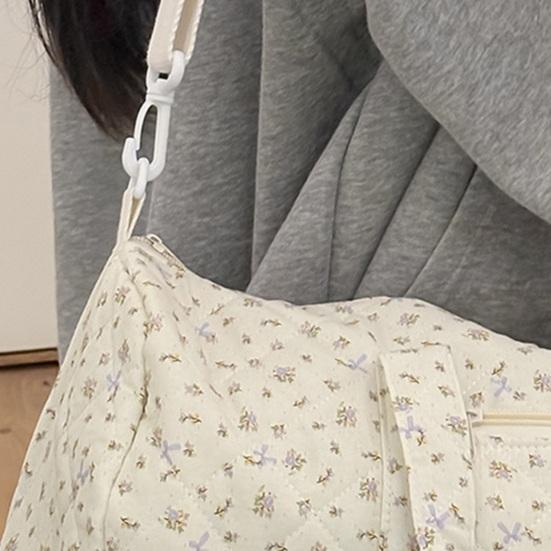 Quilted Travel Bag for Women Cute Floral Weekend Bag with Zipper Large Cotton Gym Bag Portable Workout Grocery Pouch