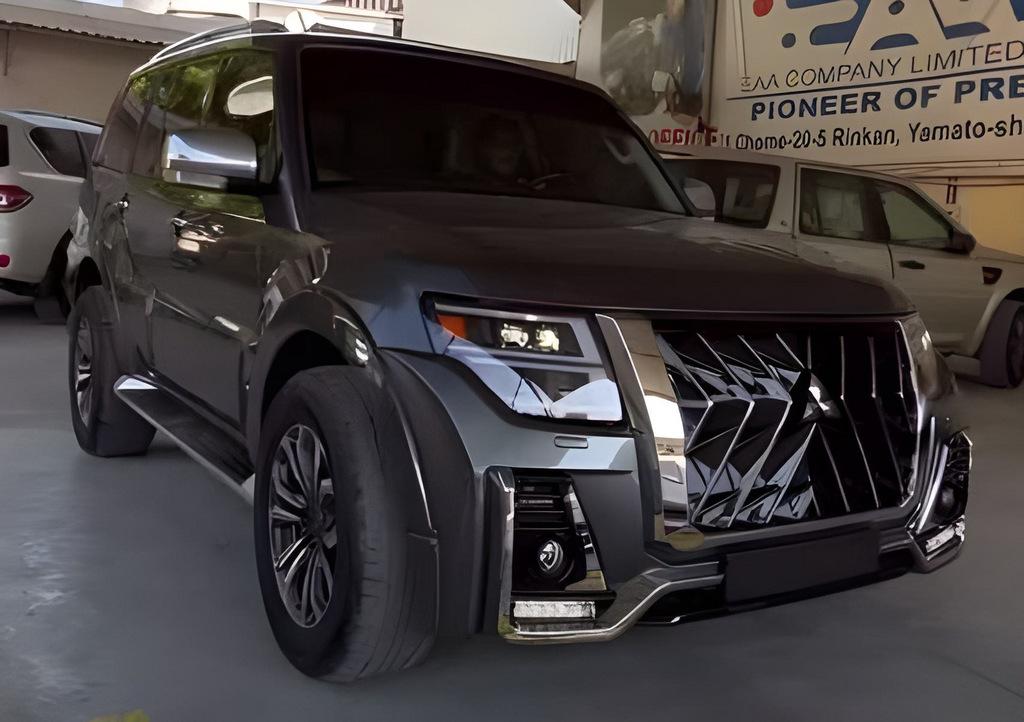 Black Hawk karosserisett for Mitsubishi Pajero Wagon IV