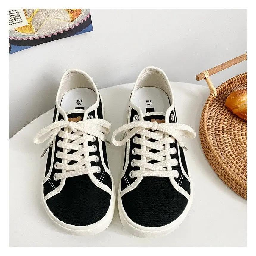 Fashion Designer Canvas Shoes Women Low Top Sneakers Wide Toe Lace Up Trainers Shoes Brand Girls Red Blue Sneakers Girls Tenis Plimsolls