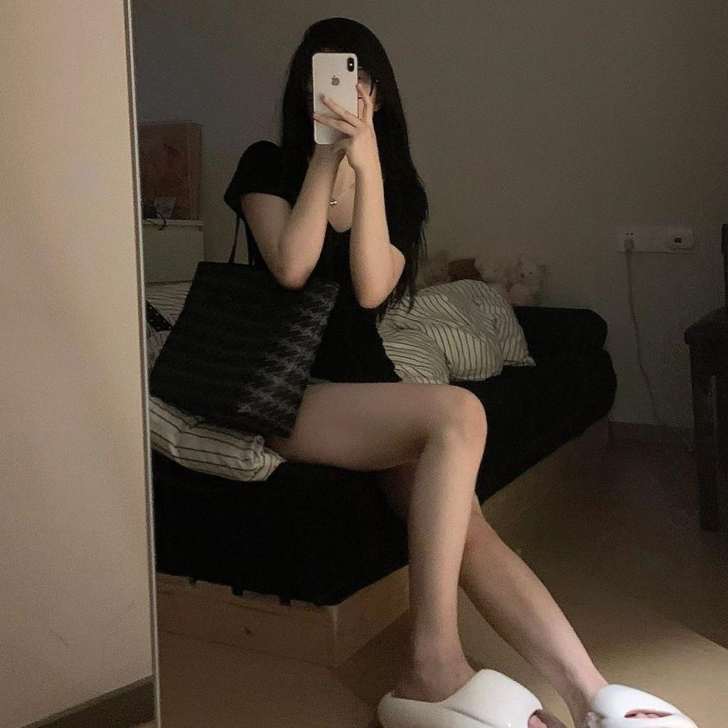 V-neck Short-sleeved T-shirt for Women In Summer New Slim Fit and Slim Hot Girl American High-waist Short Student Top