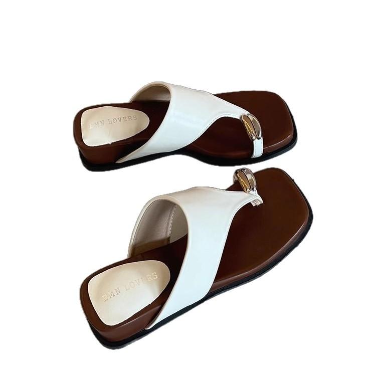 Pinch slippers women's summer outer wear 2025 new summer super fire French style with skirt flip-flops slope and cool slippers