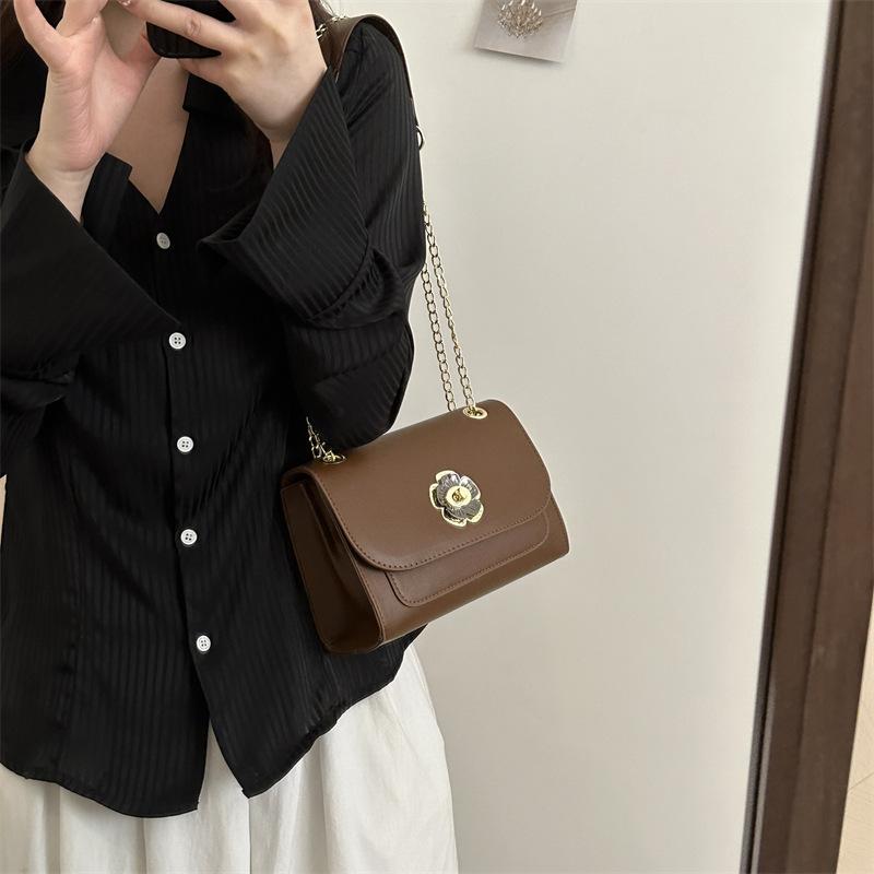 Fashion 2025 New Retro Solid Color Casual Spring Simple Chain Texture Shoulder Crossbody Small Square Bag