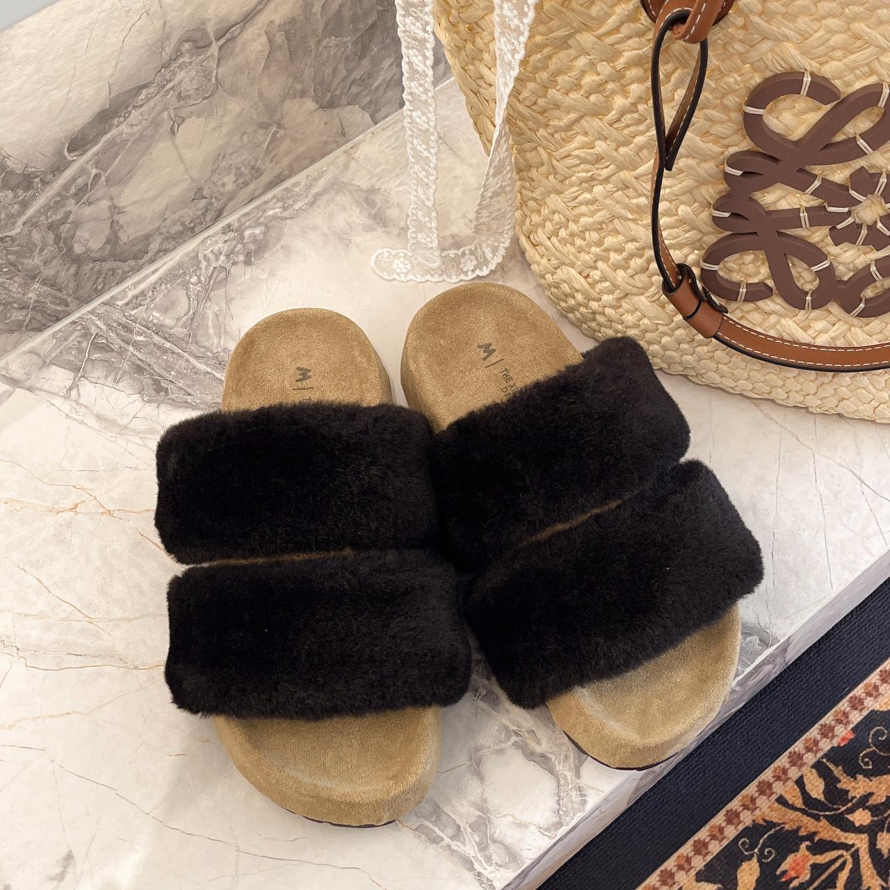 

European goods ins soft fluffy shoes thick-soled muffin 2025 autumn and winter foreign style one-word cotton towing outer slippers women s shoes 40 чёрный