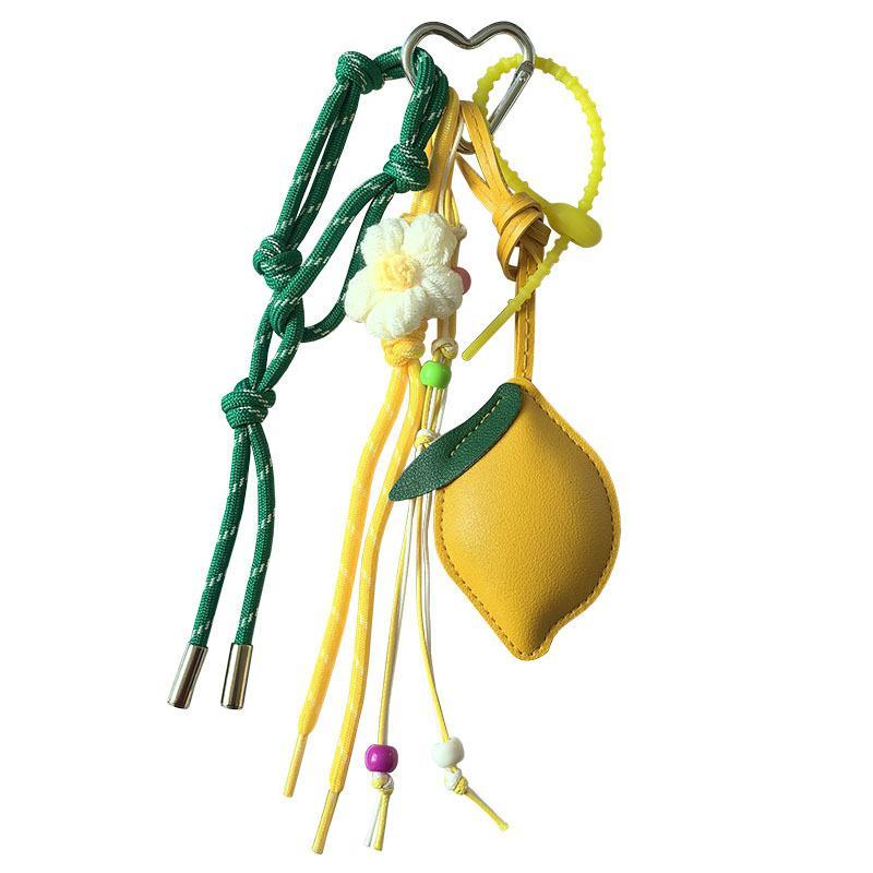 Süße Faux-Leder-Frucht-Taschenanhänger-Schlüsselanhänger mit Häkelblume Zur Dekoration für Tasche, Rucksack, Schlüssel Schönes Geschenk