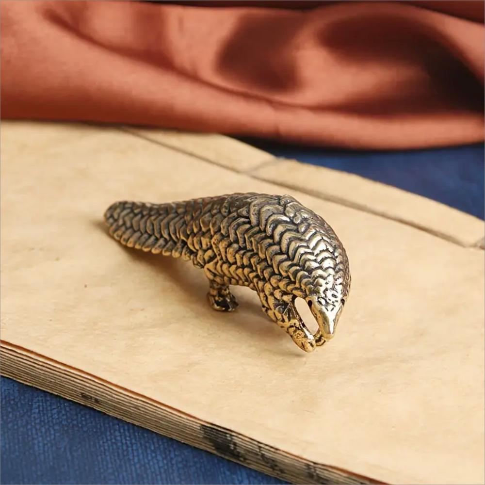 

Elegant Brass Pangolin Sculpture Antique Bronze Finish Ideal for Living Room Decor & Gifts Statues Ornament for Home Decor
