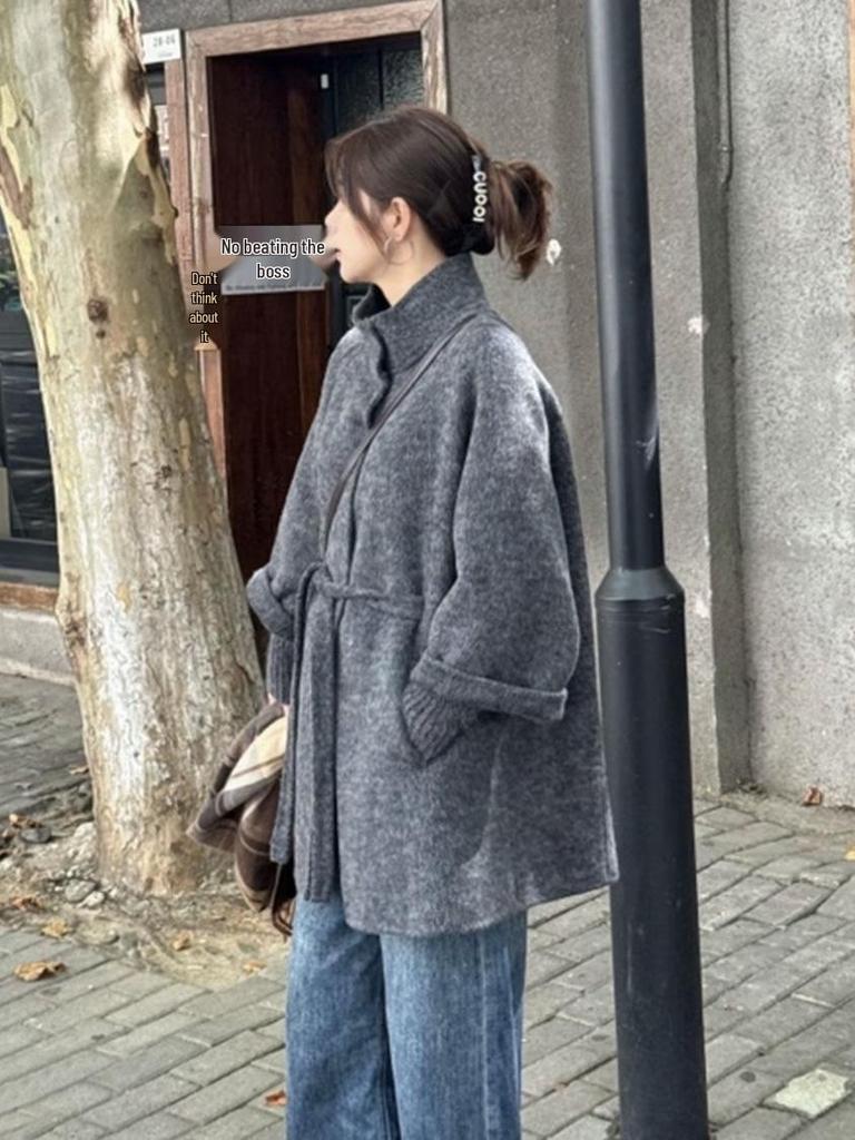 Women's Luxury Alpaca Wool Coat: 2025 Autumn/Winter Collection, Loose Fit with Knit Sleeve Details.