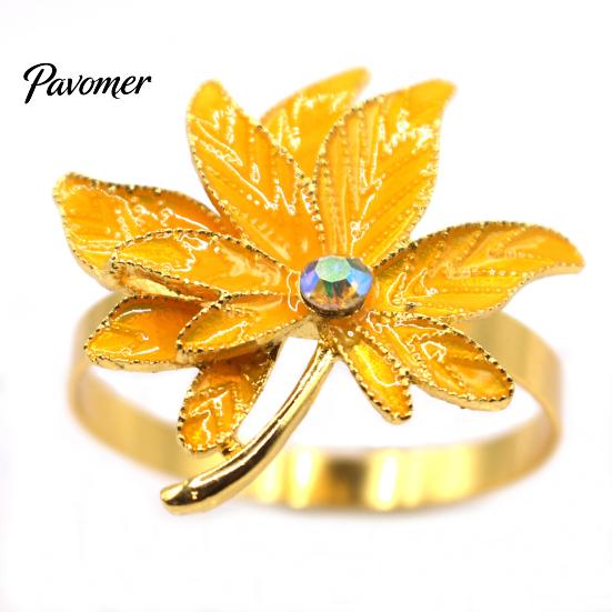 Metal Napkin Ring 5Pcs Rings, Maple Leaf Design Holders, Waterproof Anti-Oxidation Decorative Rings for Wedding Banquets And Restaurants Reusable