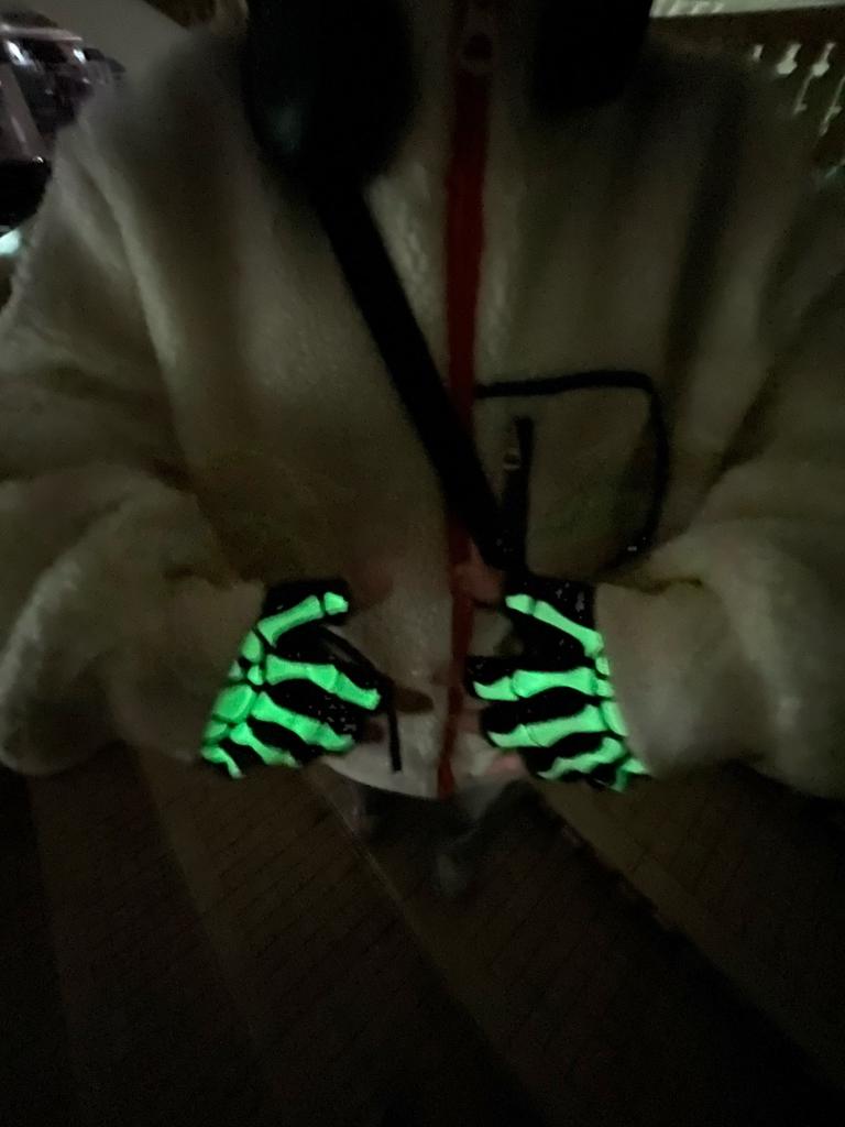 Nové punkové rukavice Unisex Halloween Skeleton Skull Půlprstové rukavice svítící ve tmě Strečové pletené zimní rukavice bez prstů