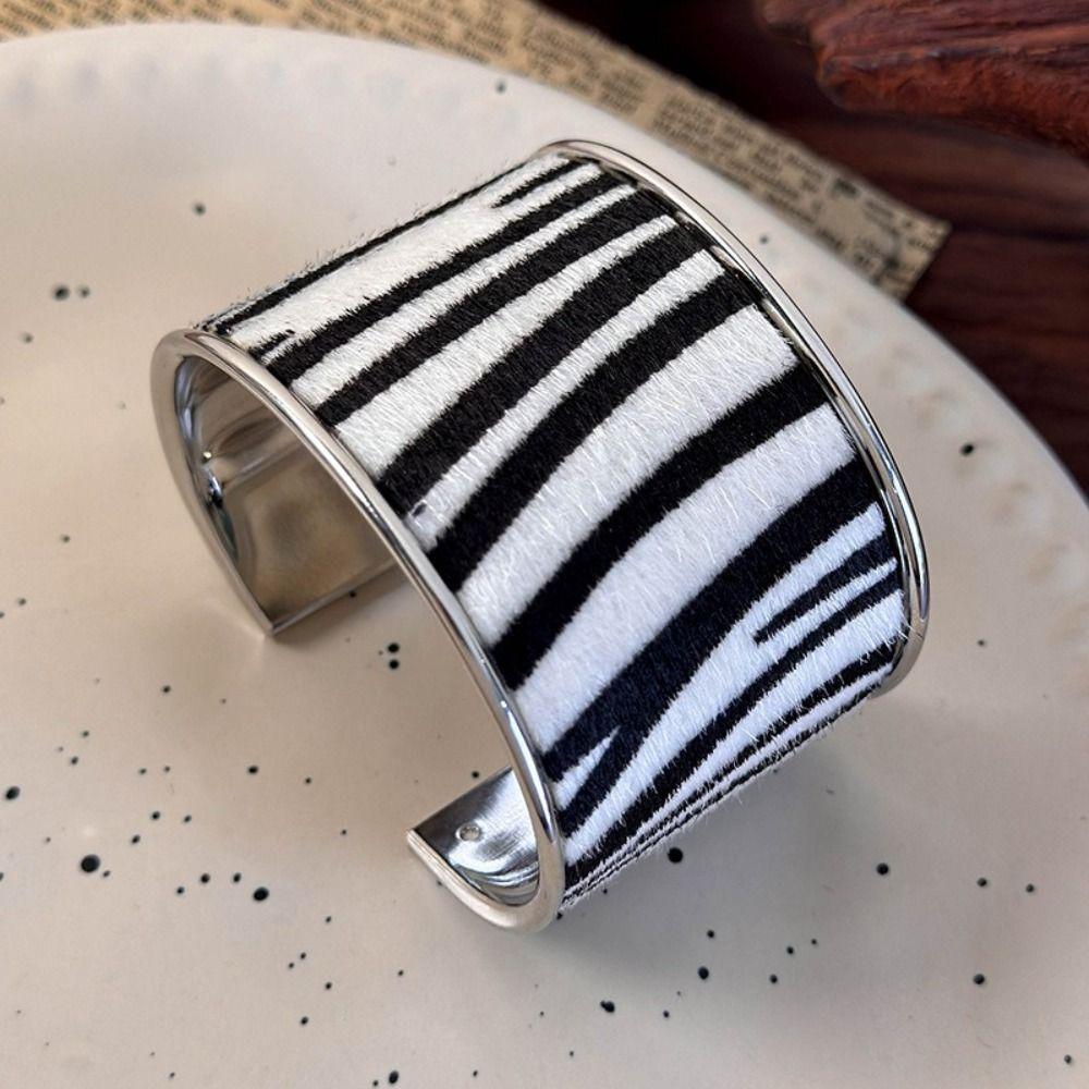 Metal Wide Bangle Leopard Print Bangles Alloy Jewelry Wide Cuff Bracelets  American Style
