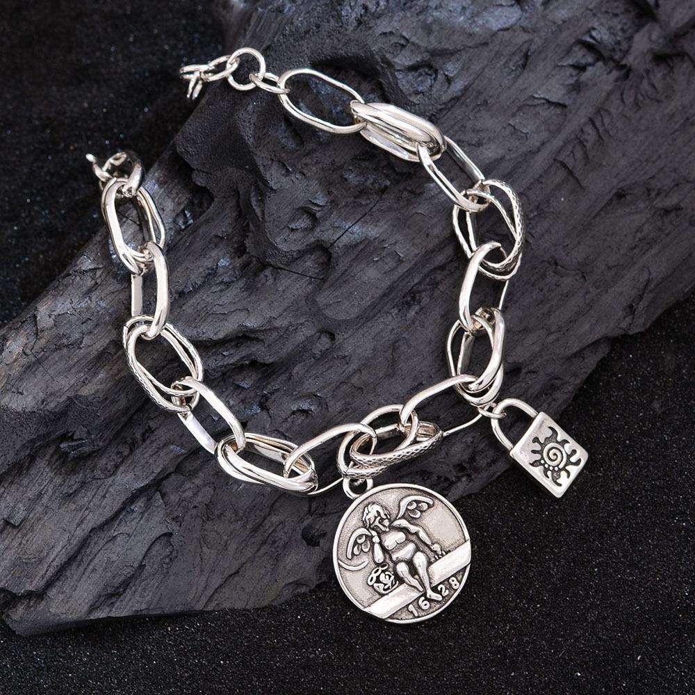 Fashionable Retro Bear Diamond Bracelet - Women's Unique High-End Charm