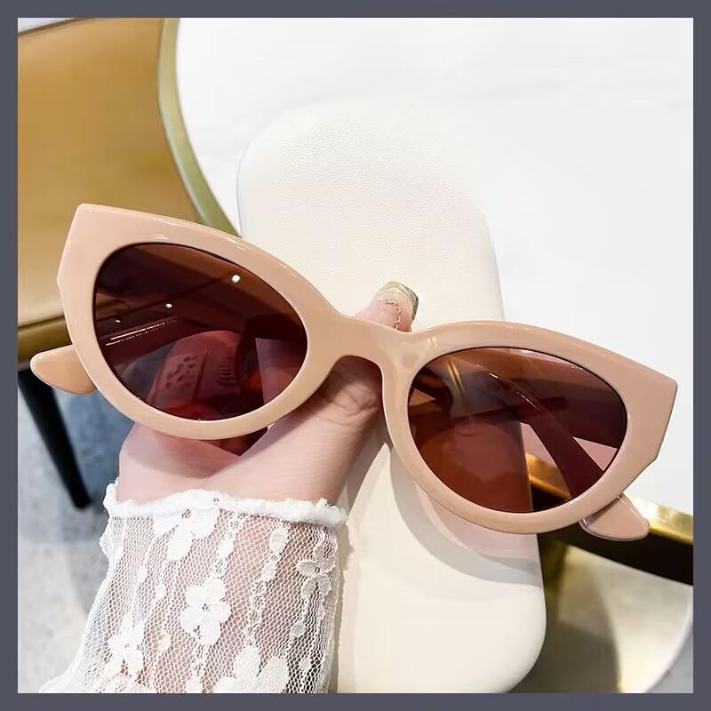Cute Sexy Retro Cat Eye Sunglasses Woman Small Frame Black Gradient Ladies Sun Glasses Vintage Brand Designer
